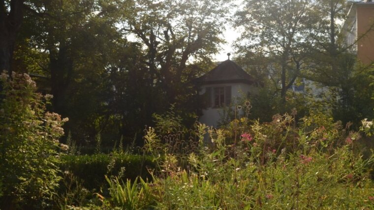 Die »Gartenzinne« im spätsommerlichen Garten